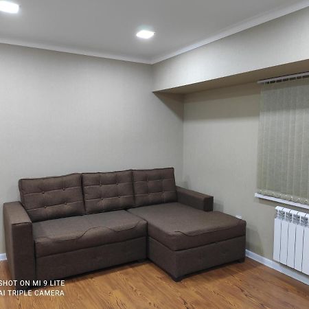 1-Bedroom Apartment In The Very City Center Tashkent Ngoại thất bức ảnh