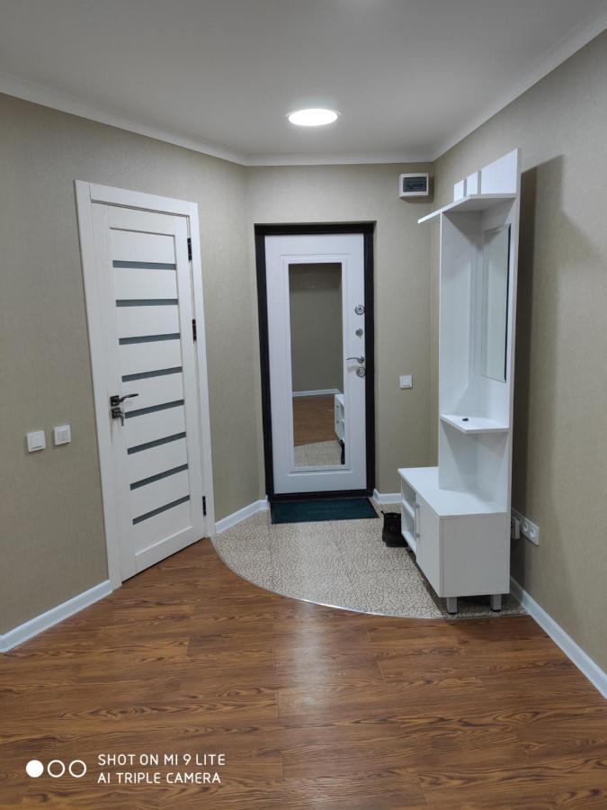 1-Bedroom Apartment In The Very City Center Tashkent Ngoại thất bức ảnh