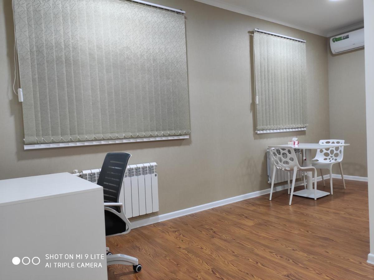 1-Bedroom Apartment In The Very City Center Tashkent Ngoại thất bức ảnh