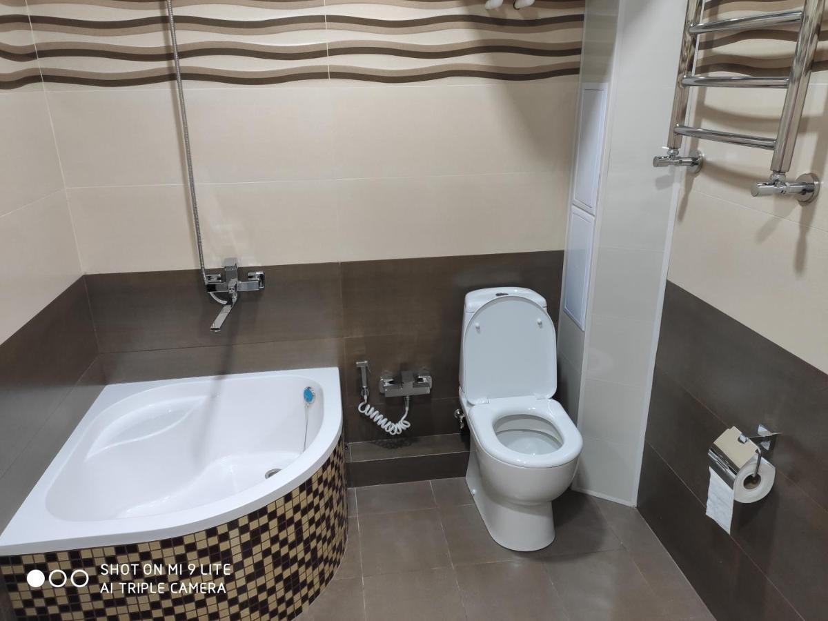 1-Bedroom Apartment In The Very City Center Tashkent Ngoại thất bức ảnh