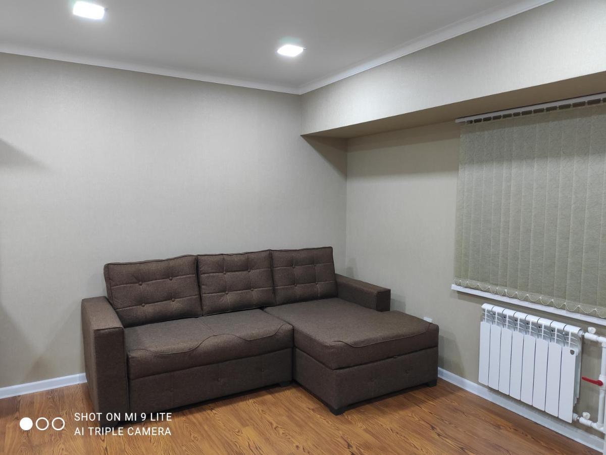 1-Bedroom Apartment In The Very City Center Tashkent Ngoại thất bức ảnh